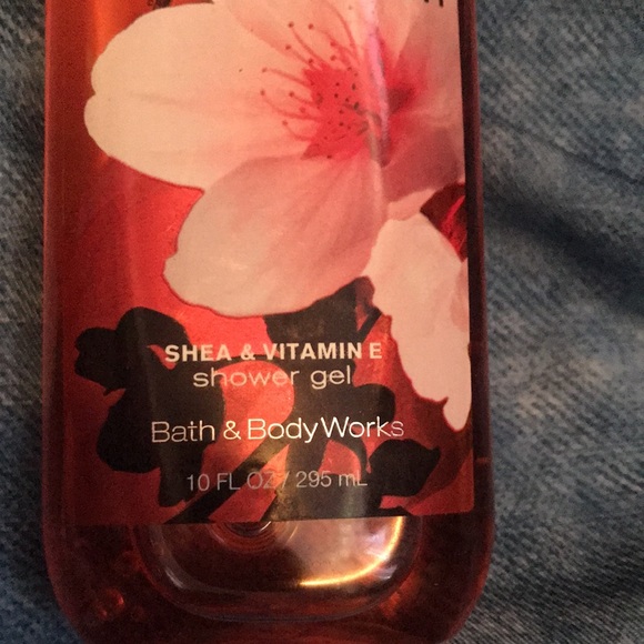 BATH & BODY JAPANESE CHERRY BLOSSOM - Picture 4 of 4